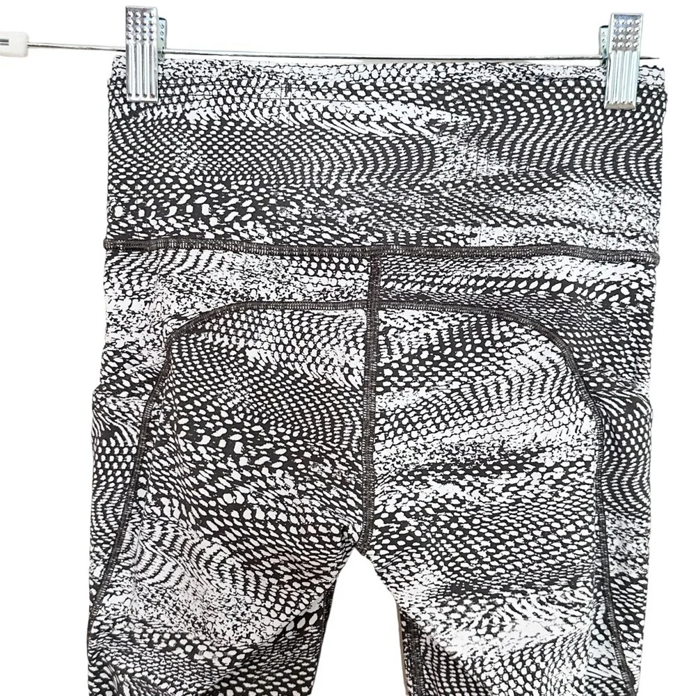 Lululemon In Movement Crop Everlux 19